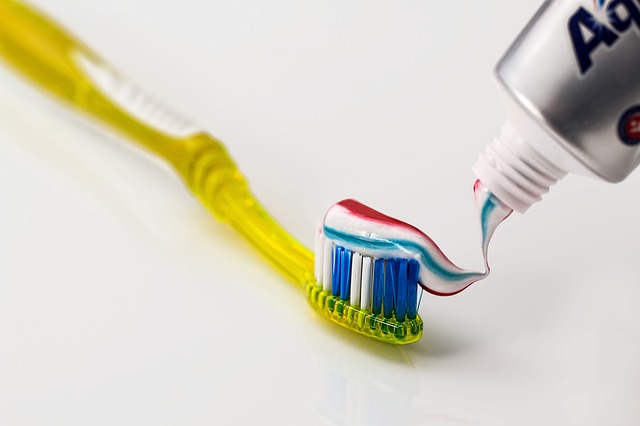 Základom je zubná hygiena a čistenie zubov Čistenie zubov
