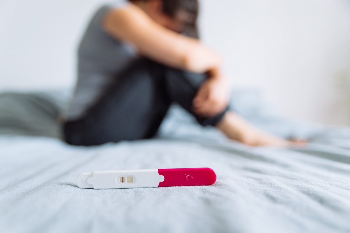A negative result of a pregnancy test, brings a feeling of sadness for a woman. Photo source: Getty Images.