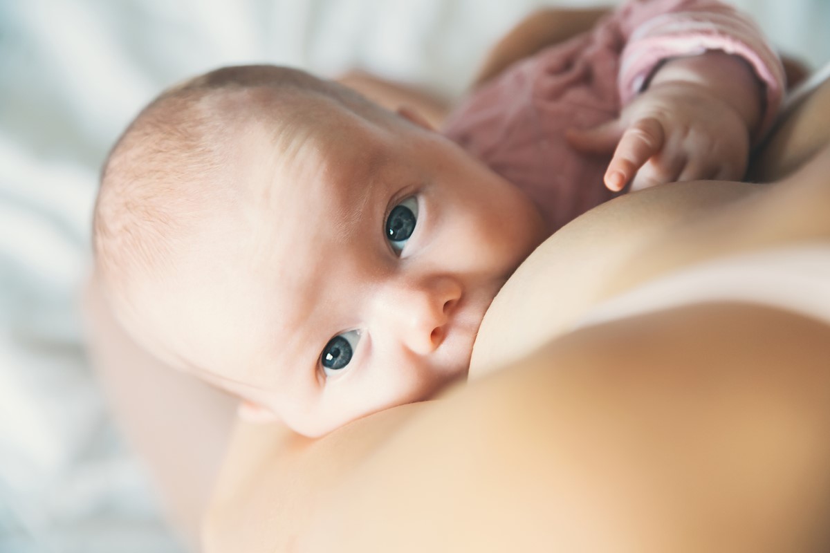 Správna technika dojčenia znižuje riziko vzniku puerperálnej mastitídy