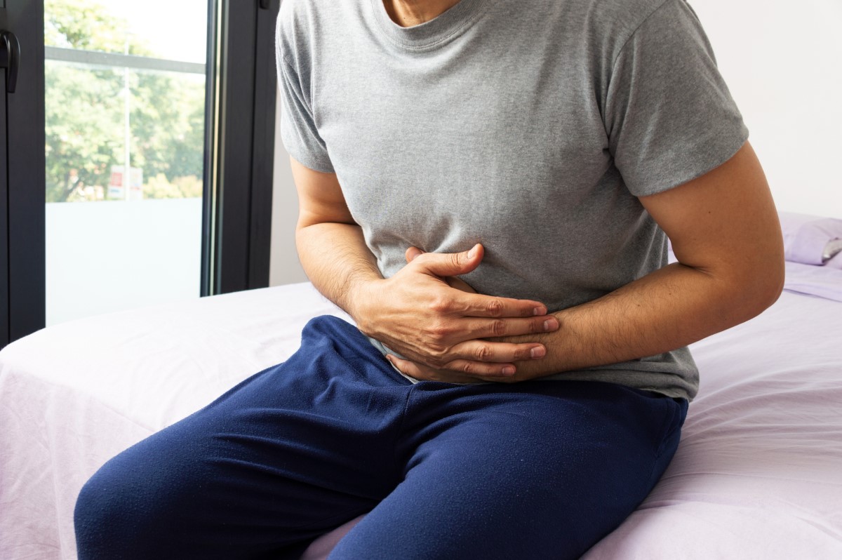 Abdominal pain is one of the symptoms. Photo source: Getty images.