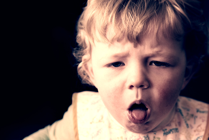 Epiglotitída: Príznaky a liečba zápalu hrtanovej príchlopky? Prečo ohrozuje deti?