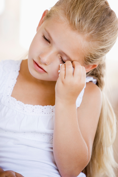 Migréna je aj u detí, dievča bolí hlava