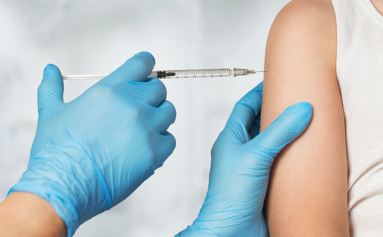 Očkovanie - vakcinácia do ramena