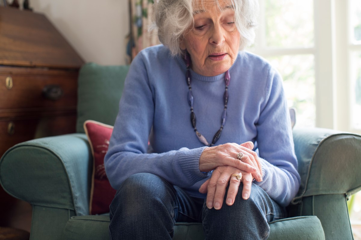 Žena má problém s trasom hornej končatiny pre Parkinson
