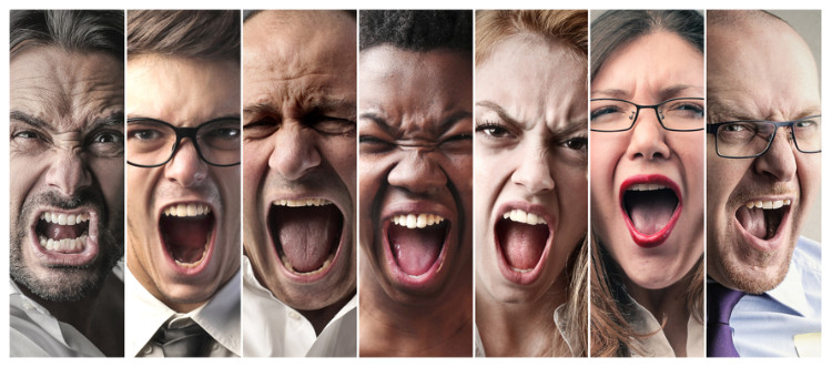 sedem tvári ľudí s agresívnymi prejavmi