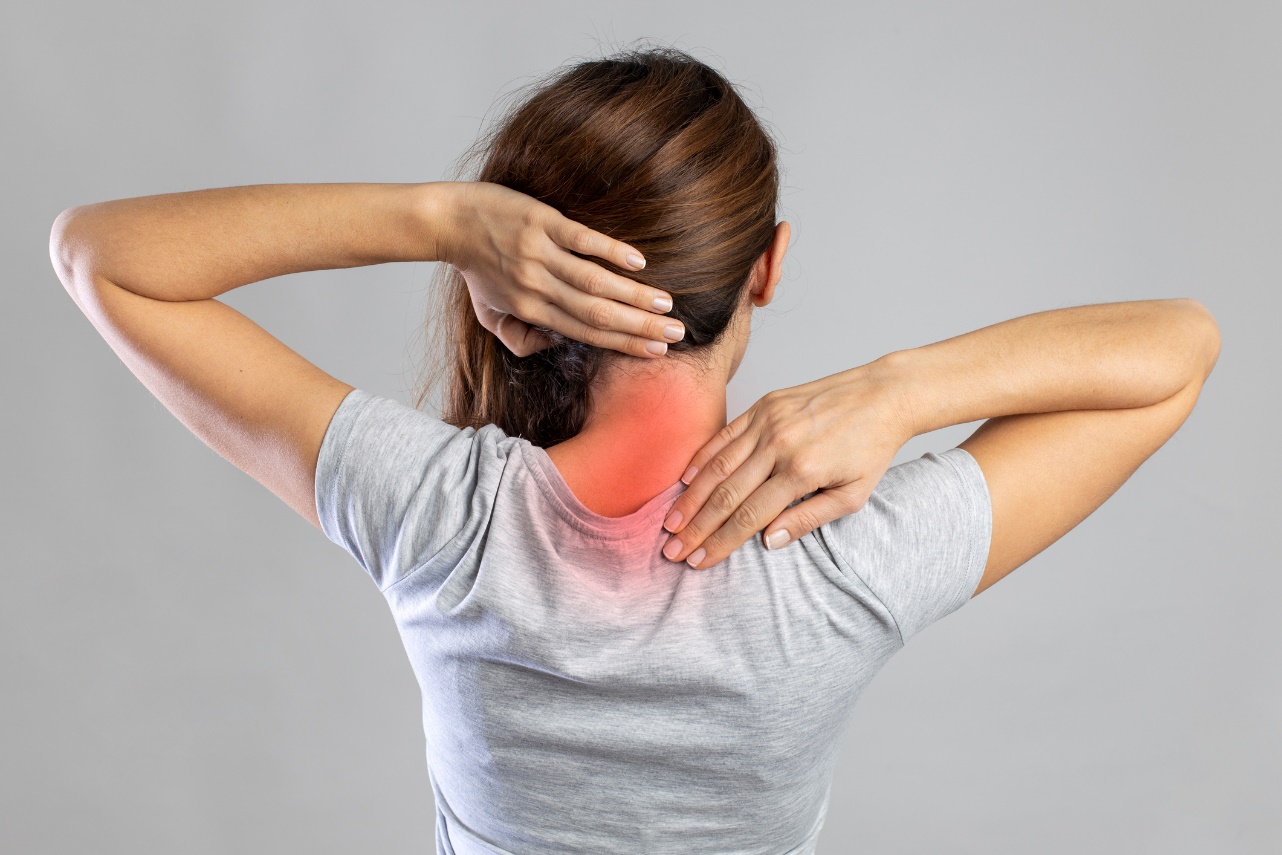 Aká je príčina bolesti svalstva krčnej chrbtice? + 5 uvoľňujúcich cvikov na doma