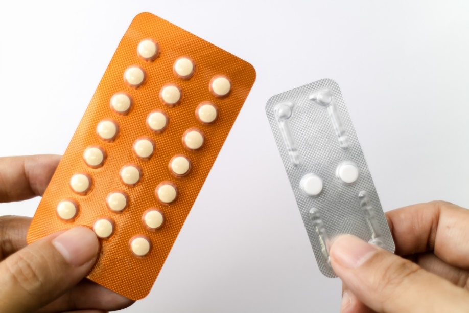 Mesačná hormonálna antikoncepcia a ECP tabletka po