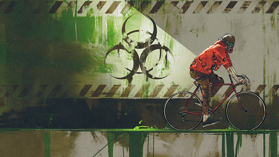 muž na bicykli s plynovou maskou prechádzajúci biologicky nebezpečnou zónou