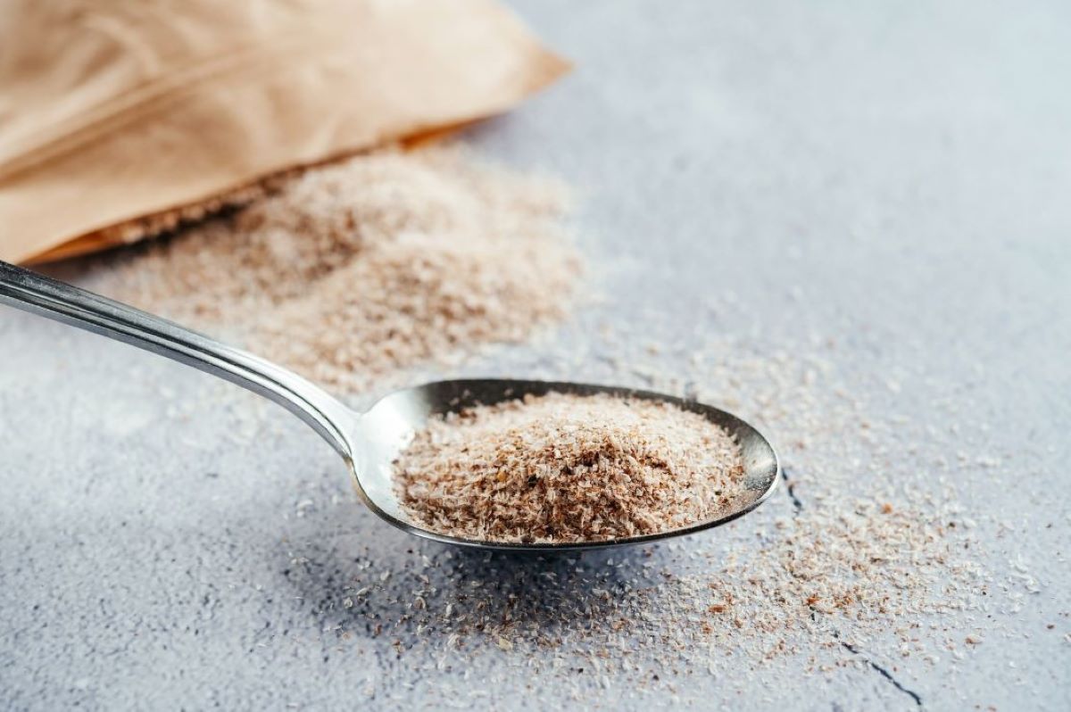 Psyllium je prírodný zdroj rozpustnej vlákniny, ktorý podporuje zdravé trávenie a pravidelnú stolicu. Zdroj foto: Canva Psyllium doplnok vlákniny