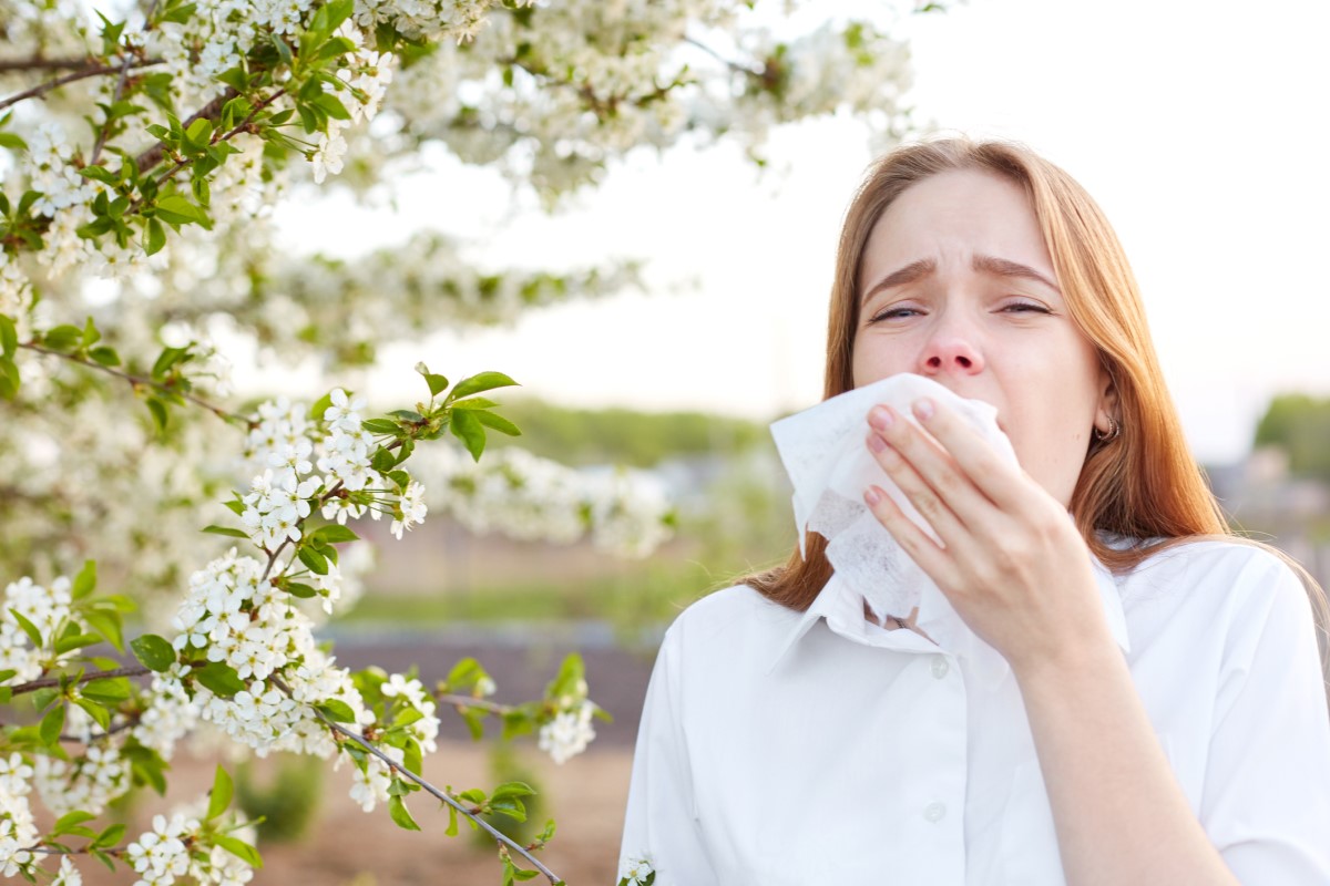 Alergia spôsobujúca časté kýchanie a nádchu môže spôsobiť krvácanie z nosa