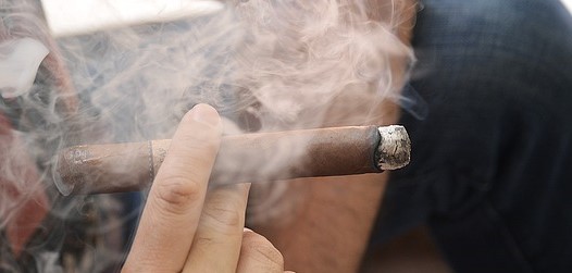 cigara, cigaretový dym, zafajčené prostredie