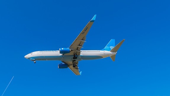 Modrá obloha, lietadlo