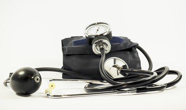 tlakomer, fonendoskop,vysoký krvný tlak