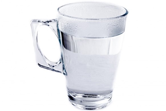 voda v pohári