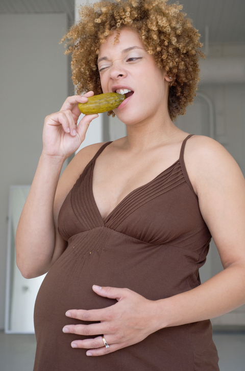 Žena má zvýšenú chuť na jedlo počas tehotenstva