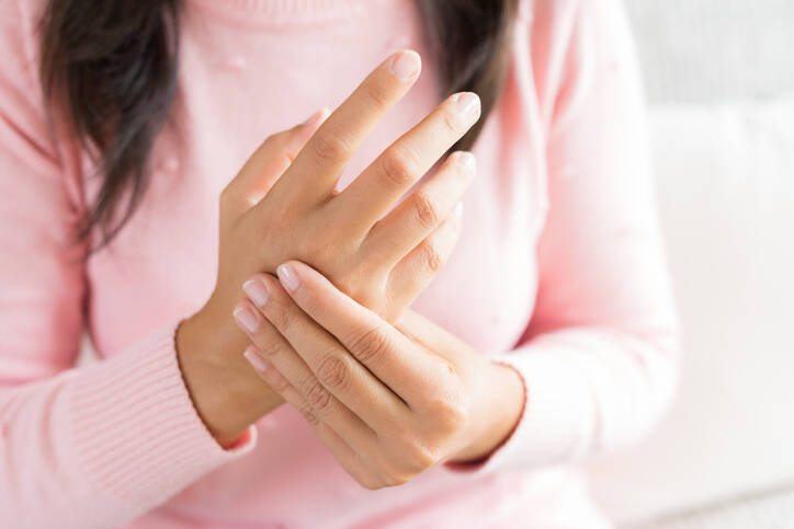 Reumatoidná artritída: Prvé príznaky reumy nie sú uzly, aká je liečba?