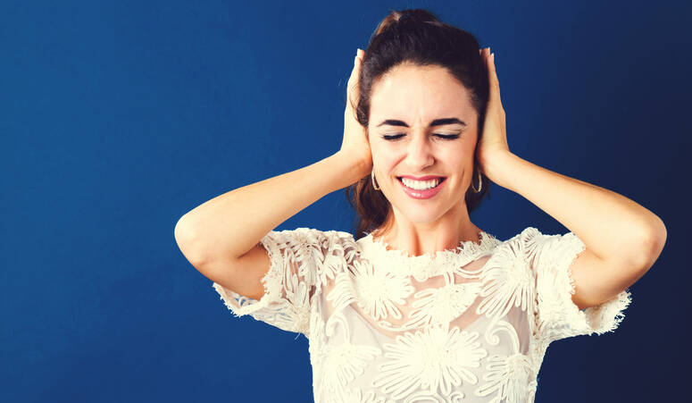 Zaľahnutie a tlak v ušiach: Môže mať vážne príčiny?