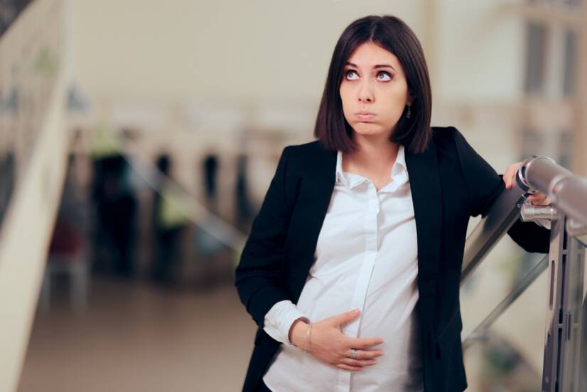 Unavená tehotná žena po výstupe po schodoch. Zdroj: Getty Images