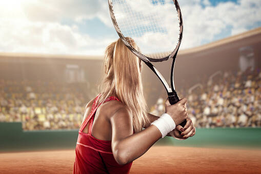 Čo je to a komu hrozí tenisový lakeť? Pomôžu cviky na bolesť a opuch?