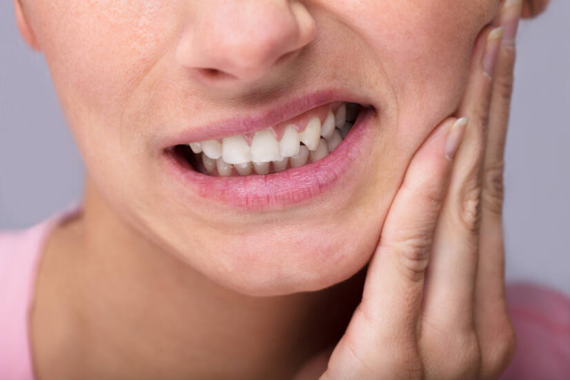 Citlivé zuby: príčiny a príznaky. Ako upokojiť citlivosť zubov?