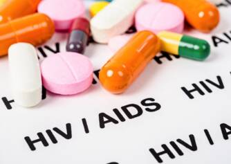 Čo je AIDS/HIV infekcia: Prenos, príznaky a situácia na Slovensku?