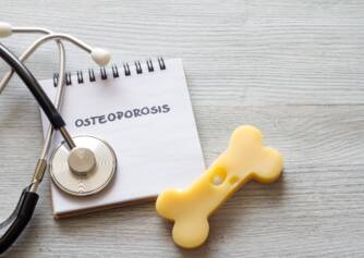 OSTEOPORÓZA: Keď kosti slabnú a liečba je zložitá. Aké sú príčiny, príznaky a následky? + typy na prevenciu