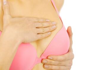 Bolesť prsníkov počas a mimo menštruačného cyklu? Príčiny a riešenia