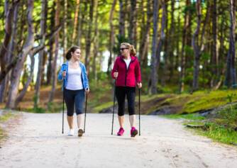 Nordic walking: Severskou chôdzou pre zdravie? Spoznajte účinky a vhodnú výbavu