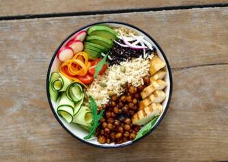 Poke-bowl: rýchle a zdravé jedlo. Recept, ktorý nezaberie viac ako 30 minút
