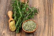 Rozmarín lekársky: Účinky na zdravie a využitie aromatickej rastliny