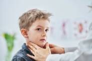 Mumps: Aké príznaky má zápal príušných žliaz? Prenos a Očkovanie