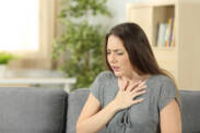 Tlak na hrudníku: Akú príčinu má obávaná bolesť na hrudi?